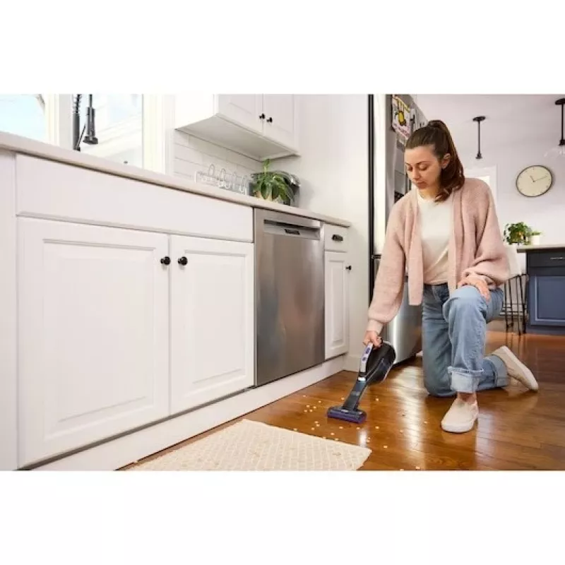 Black & Decker DVD320BP ručný vysávač bez vrecka