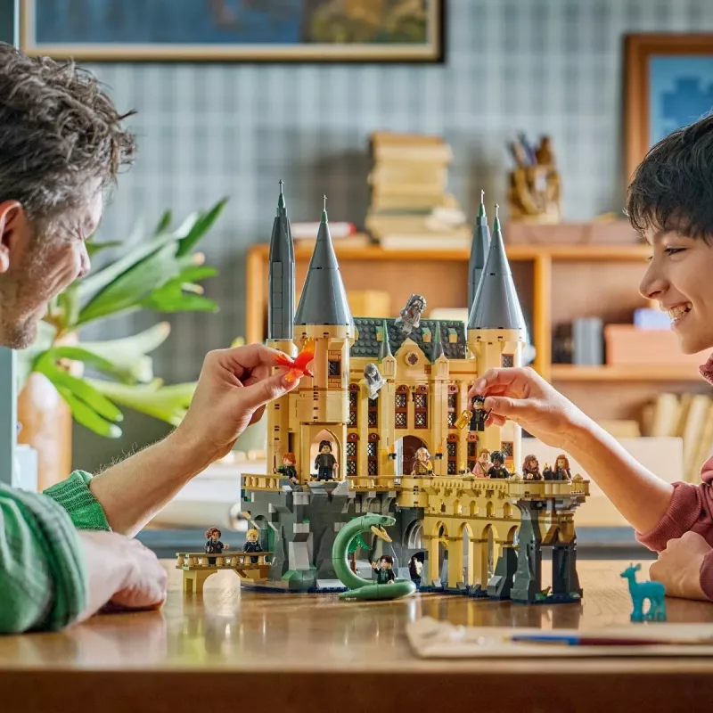 LEGO Harry Potter 76473 Hrad Hogwarts: Východné krídlo (2164 dielov)