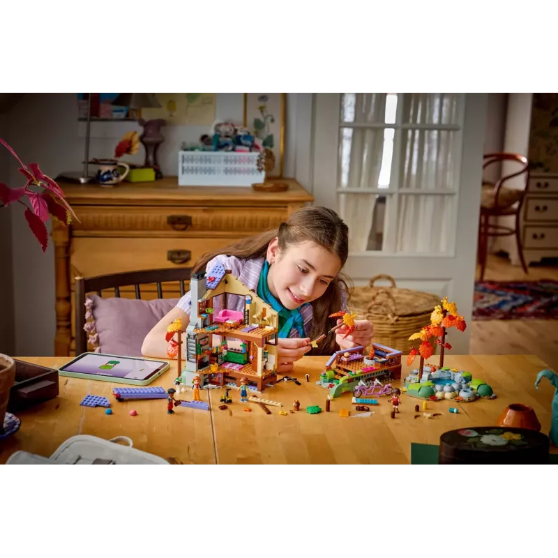 LEGO Friends 42705 Útulná jesenná lesná chata (1229 dielov)