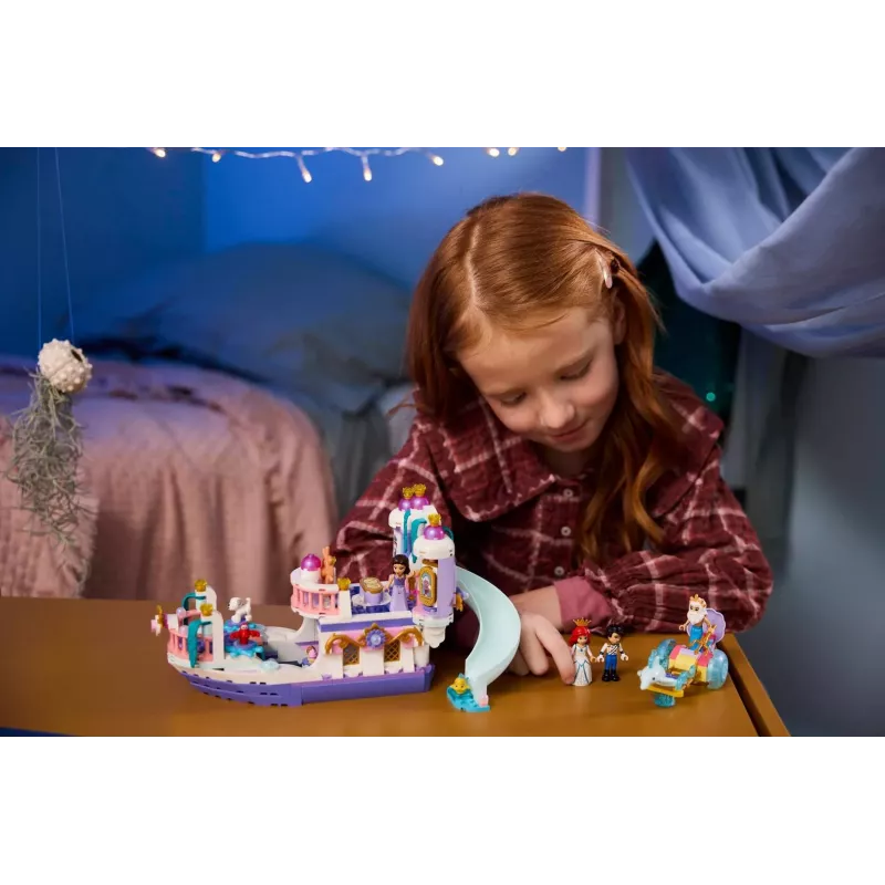 LEGO Disney 43299 Arielinej kráľovská svadobná loď (519 dielov)