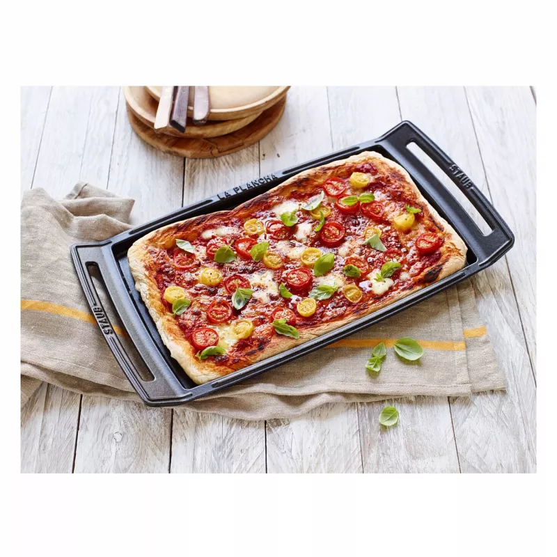 Staub Plancha liatinová grilovacia platňa vhodná na indukciu, 38 cm, čierna