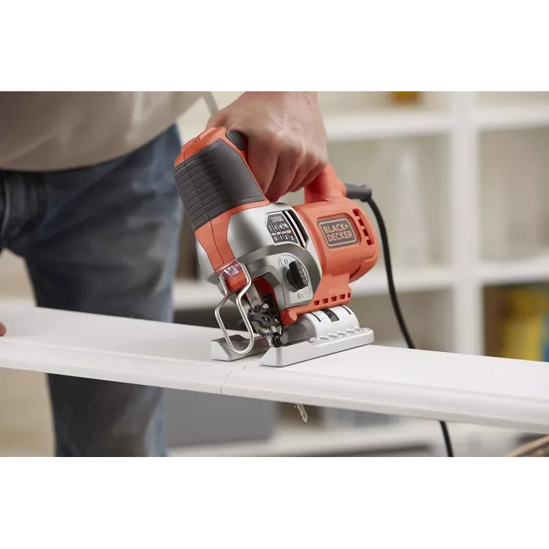 Black & Decker BES610K-QS 650W kmitavá priamočiara píla v Kitboxe