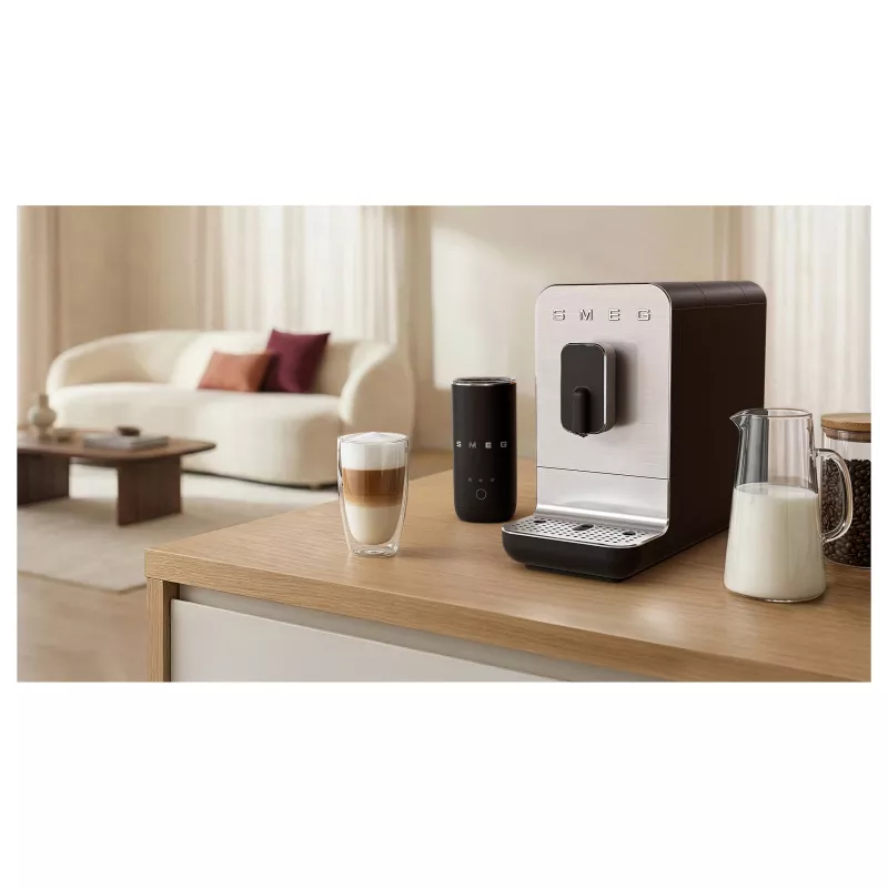 SMEG BCC11BLMEU automatický kávovar s funkciou pary, matná čierna
