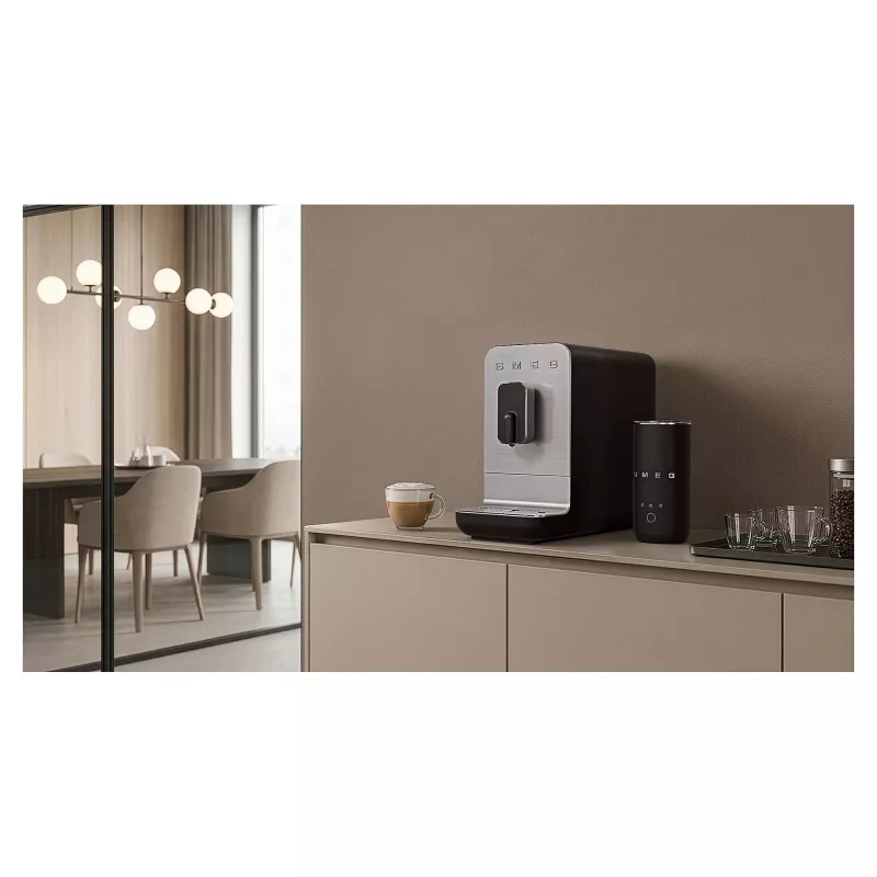 SMEG BCC11BLMEU automatický kávovar s funkciou pary, matná čierna