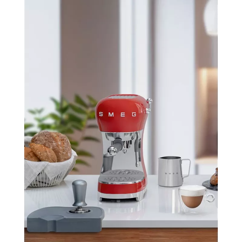 Smeg ECF02RDEU 50's Style manuálny kávovar na espresso 1,1 l červený