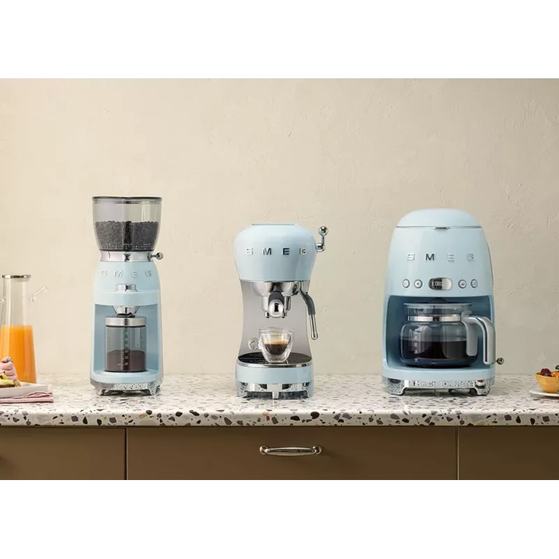 Smeg ECF02RDEU 50's Style manuálny kávovar na espresso 1,1 l červený