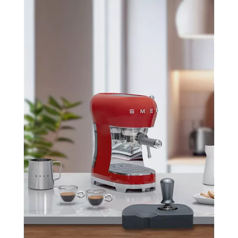 Smeg ECF02RDEU 50's Style manuálny kávovar na espresso 1,1 l červený