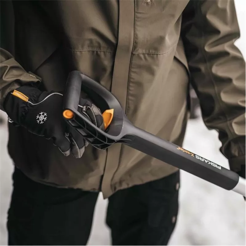 Fiskars 1057189 lopata na sneh kovová čierna, oranžová