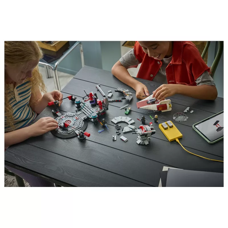 LEGO Star Wars SMART Play: A-Wing a súboj v trónnej sieni (75427)
