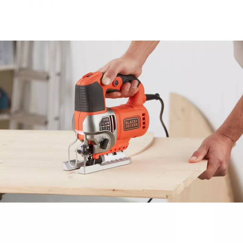 Black & Decker BES610-QS elektrická priamočiara píla 600W s kyvným zdvihom