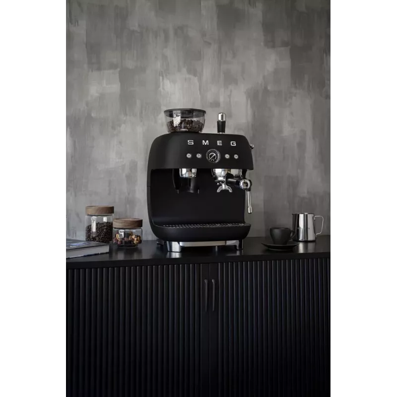 Smeg EGF03BLMEU kávovar s mlynčekom, 1650 W, čierny
