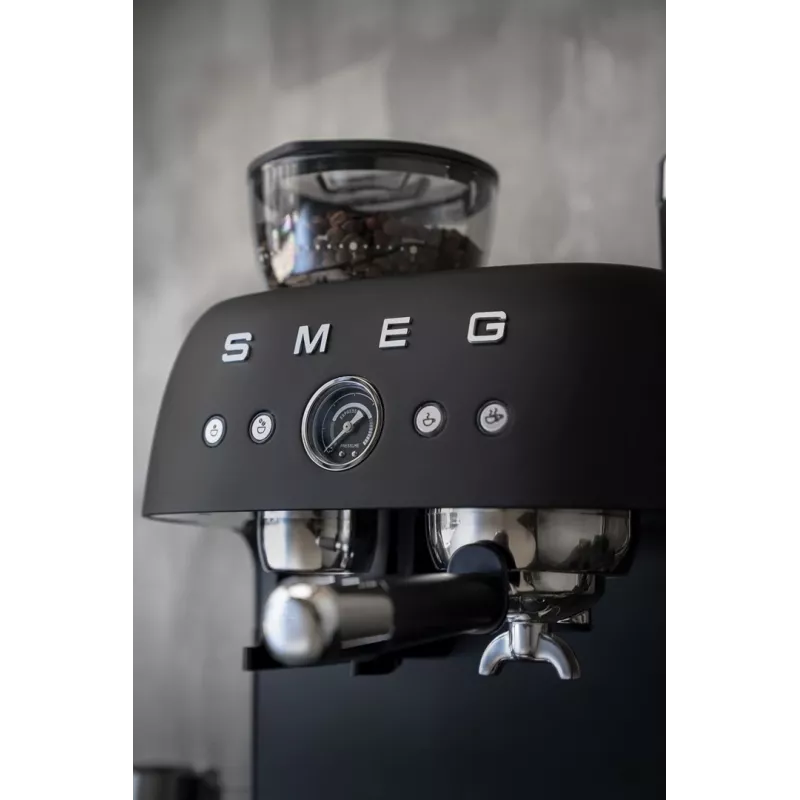 Smeg EGF03BLMEU kávovar s mlynčekom, 1650 W, čierny