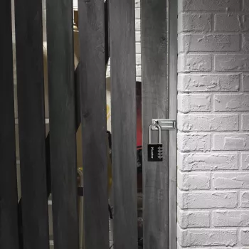 Master Lock 7640EURDBLK kombinovaný zámok 40mm šírka oblúka, kalený oceľový oblúk, 4-miestny resetovateľný, strieborný/sivý