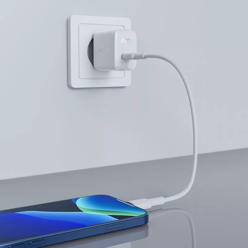 ACEFAST GaN USB-C nabíjačka 30W PD QC 3.0 AFC FCP biela (A21)