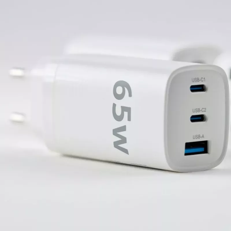 Evelatus 65W Max rýchla nabíjačka EU USB-C1/USB-C1/USB-A biela