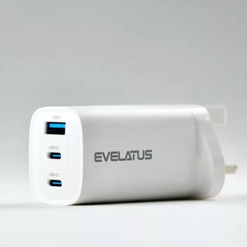 Evelatus 65W Max rýchla nabíjačka UK USB-C1/USB-C1/USB-A biela