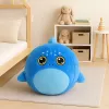 LEAN TOYS Rastúca plyšová modrá žralok skákacia lopta pumpa 50 cm