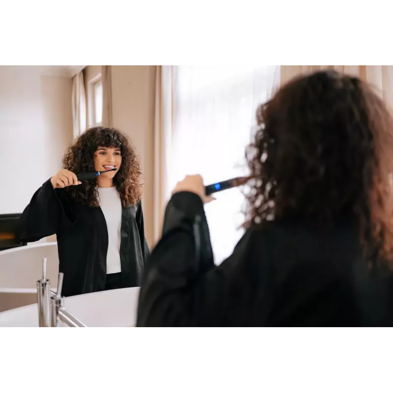 TrueLife SonicBrush Clean70 UV sonická zubná kefka, čierna