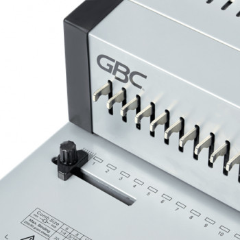 GBC CombBind CB25Pro plastová hrebeňová viazacia stroj, A4, 25 listov dierovanie, 500 listov kapacita viazania, celokovový 4410037
