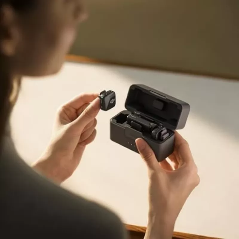 DJI Mic Mini (2 TX + 1 RX + nabíjacie puzdro) bezdrôtová mikrofónová sada - tmavosivá