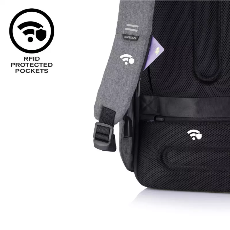 XD Design Bobby Hero XL P705.711 protikradnutý batoh, notebook 17 palcov, tablet 12,9 palca, USB nabíjací port, 20 l, čierny