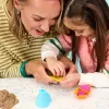 Kinetic Sand Beach Adventure sada – 907g piesku v 3 farbách s formičkami, nástrojom a hracou vaničkou
