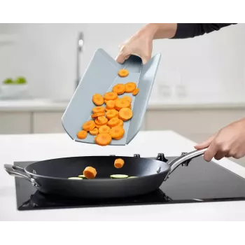 Joseph Joseph Chop2Pot Plus 2-dielna modrá sada krájacích dosiek