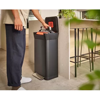 Joseph Joseph Titan 30L čierny lis na odpad