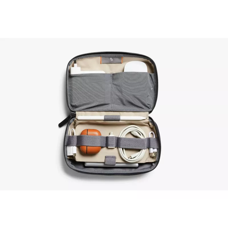 Bellroy Tech Kit – organizér na mobilné príslušenstvo (námornícka modrý)