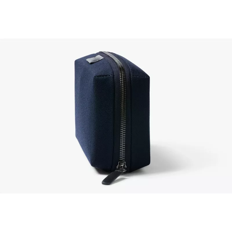 Bellroy Tech Kit – organizér na mobilné príslušenstvo (námornícka modrý)
