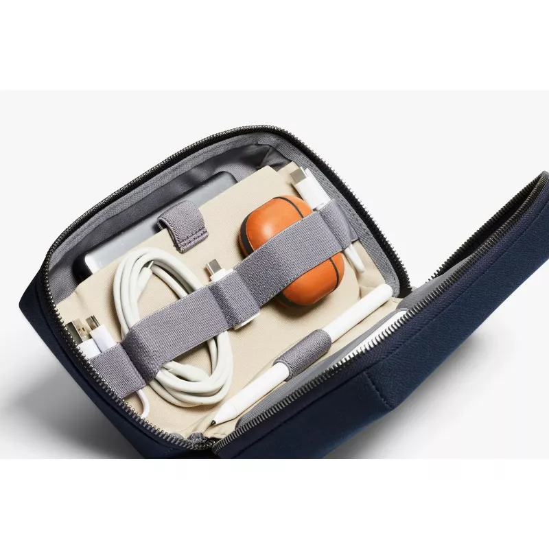 Bellroy Tech Kit – organizér na mobilné príslušenstvo (námornícka modrý)