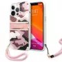 Guess Camo Strap Collection pevné puzdro pre Apple iPhone 13 Pro / iPhone 13, ružové