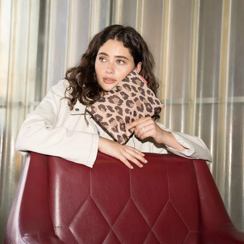 Reisenthel Case 1 Leo Macchiato (LR6048) - univerzálna taška, 1,5 l, polyester, leopardí vzor
