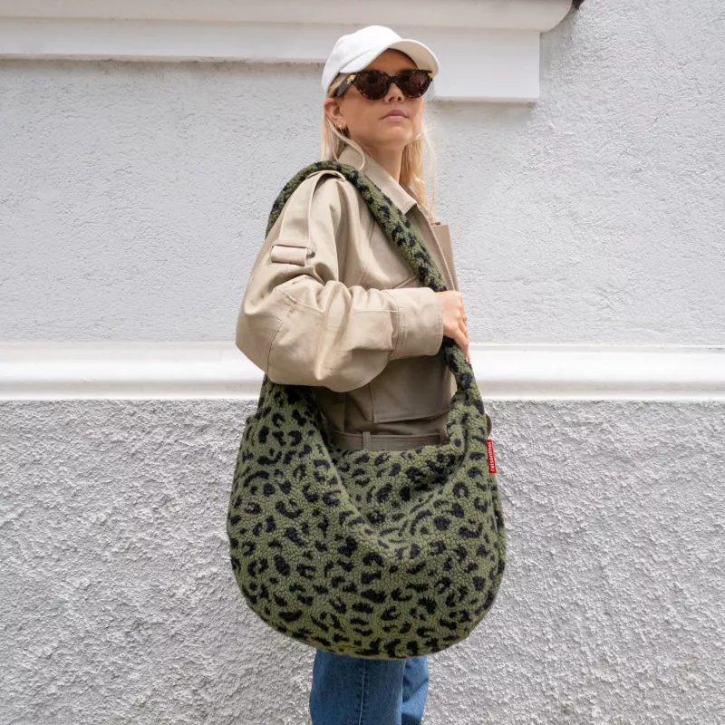 Reisenthel Moonbag Teddy Leo Olive crossbody taška