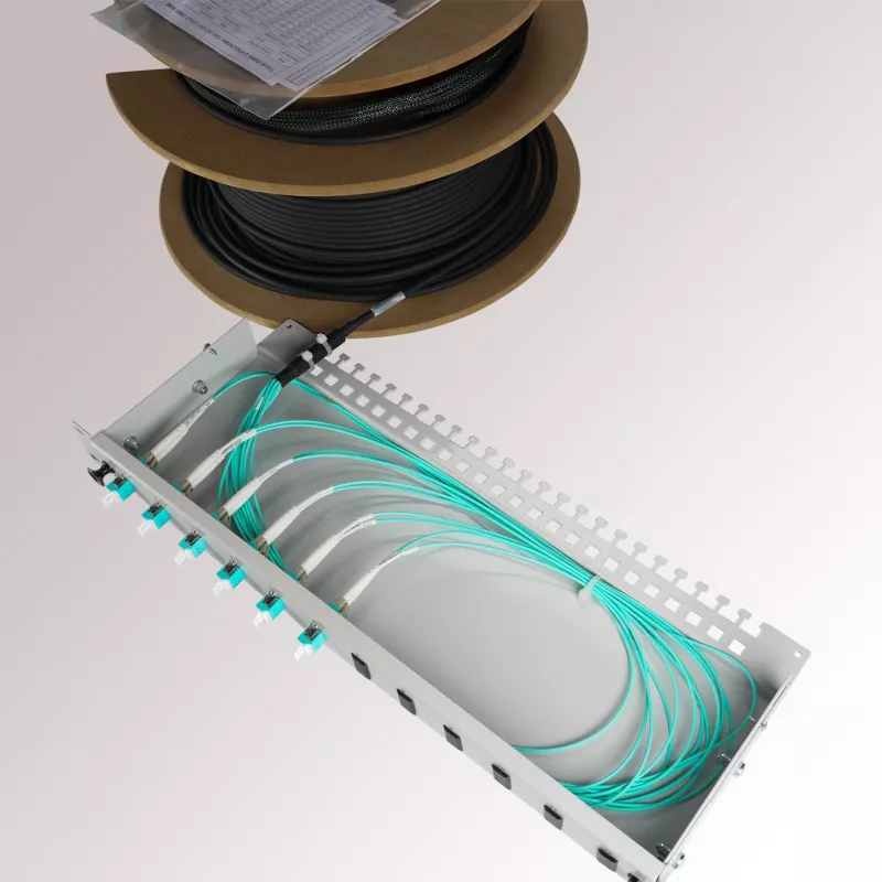 EFB Elektronik čiastočne osadená breakout box s 24 LC duplex konektormi OM3