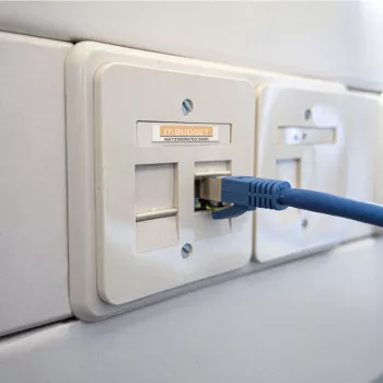 IT-BUDGET Premium patch kábel Cat.6A s Cat.7 surovým káblom 600 MHz LSZH PoE+ 10Gbit modrý 15 m