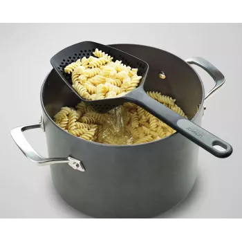 Joseph Joseph Scoop Plus čierny cedník