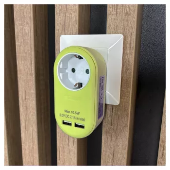ENTAC zásuvkový adaptér s 2x USB-A limetková
