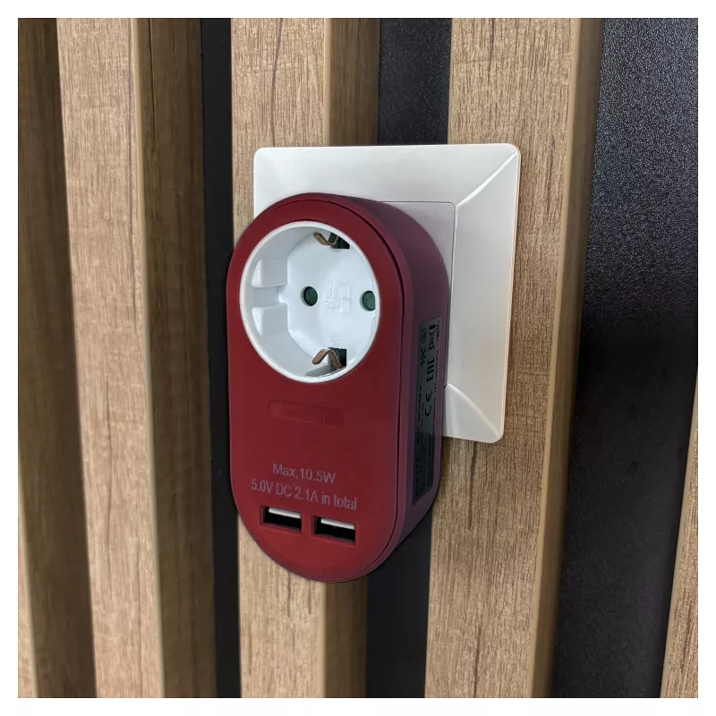 ENTAC zásuvkový adaptér s 2x USB-A bordový