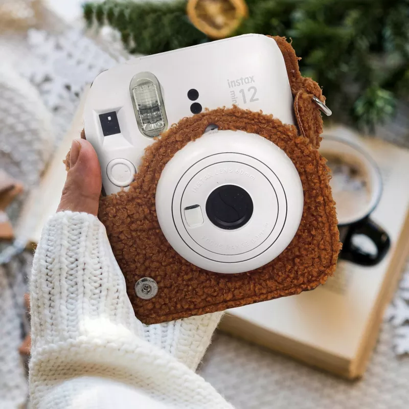 LOVEINSTANT ochranné puzdro pre Fujifilm Instax Mini 12 - plyšový dizajn psa - hnedé