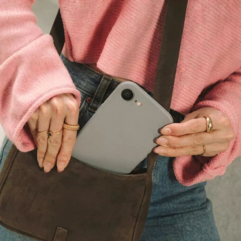 Tech-Protect Silicone MagSafe puzdro pre Apple iPhone 16E / 17E, kamenná sivá