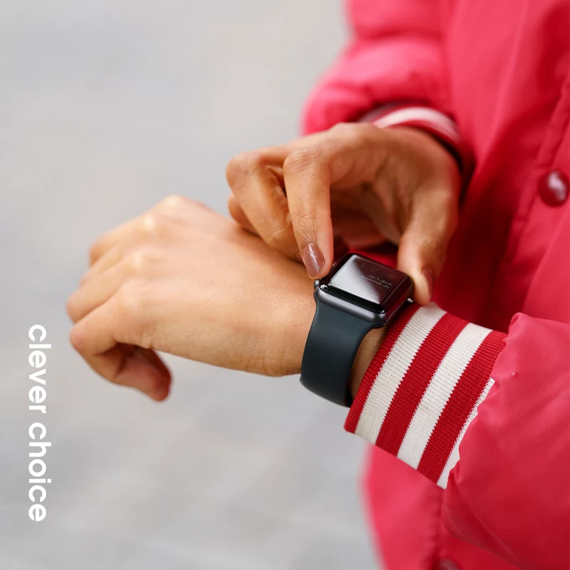 Crong Liquid Silicone Remienok pre Apple Watch 38/40/41/42 mm (čierny)