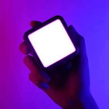 Ulanzi VL49 RGB Pro LED video svetlo 60 LED 2500mAh s magnetickým uchytením a voštinovým mriežkovaním