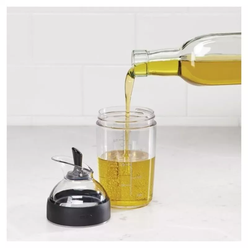 OXO Good Grips šejker na šalátový dresing 236ml čierny