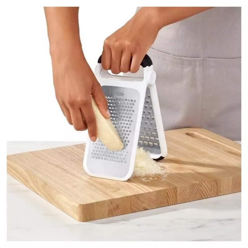 OXO Good Grips 2-in-1 udržiavač byliniek a zeleniny biely