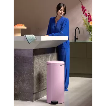 Brabantia Newicon 30 L pedálový kôš Fliederrosa (255304)