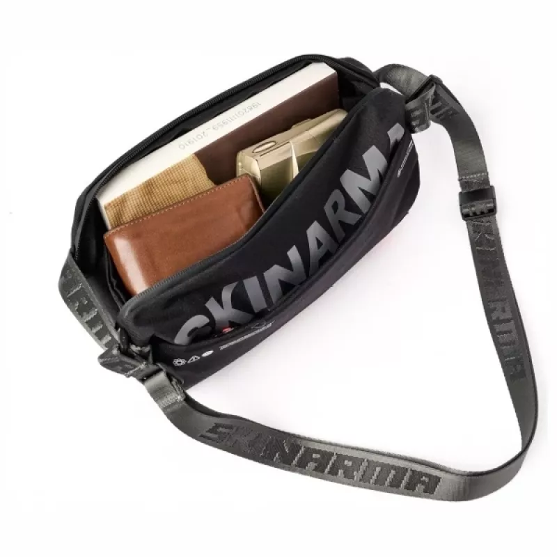 SKINARMA crossbody taška Fardel čierna