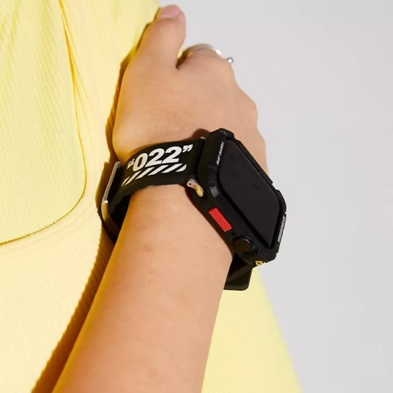 SKINARMA Kurono puzdro pre Apple Watch Ultra 49mm - čierne