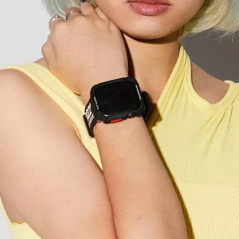 SKINARMA Kurono puzdro pre Apple Watch Ultra 49mm - čierne