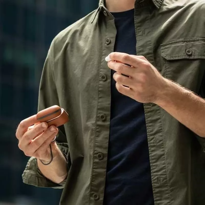 UNIQ Terra puzdro pre AirPods Pro 2. Gen (2022/2023) - pravá koža, Dallas Black